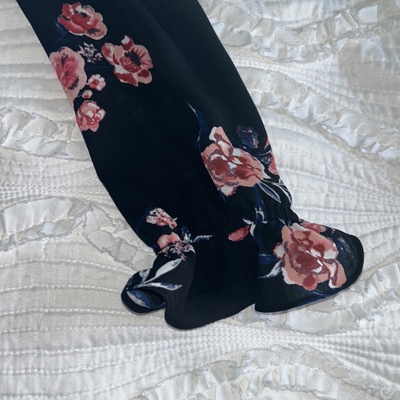 (Size 2) Floral off-shoulder long sleeve top - H&M (women’s) - Picture 10 of 13